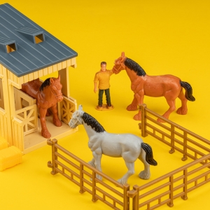 Купить Ігровий набір OTAMANKO Веселий хутір (вантажівка і конюшня з конями)  Фото 5