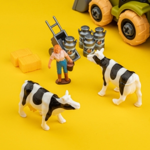 Купить Ігровий набір OTAMANKO Веселий хутір (трактор з причепами і фермер з коровами)  Фото 4